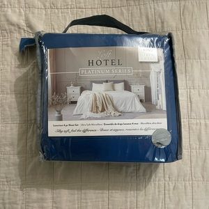 Unopened Loft Hotel Sheet Set